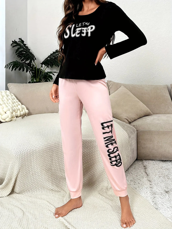 Dames pyjama set | Let Me Sleep slogan met roze joggerbroek