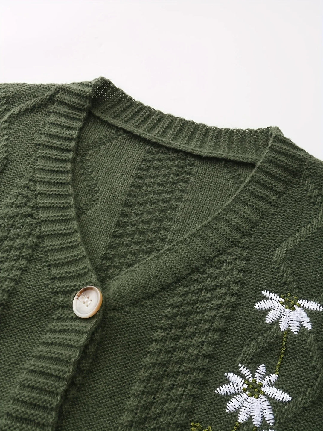 Dames vest | Gebreide trui met bloemenborduursel en knopen