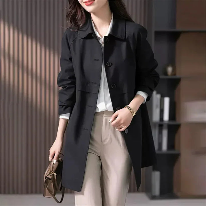 Dames trenchcoat | Zwarte jas met klassieke kraag en knopen