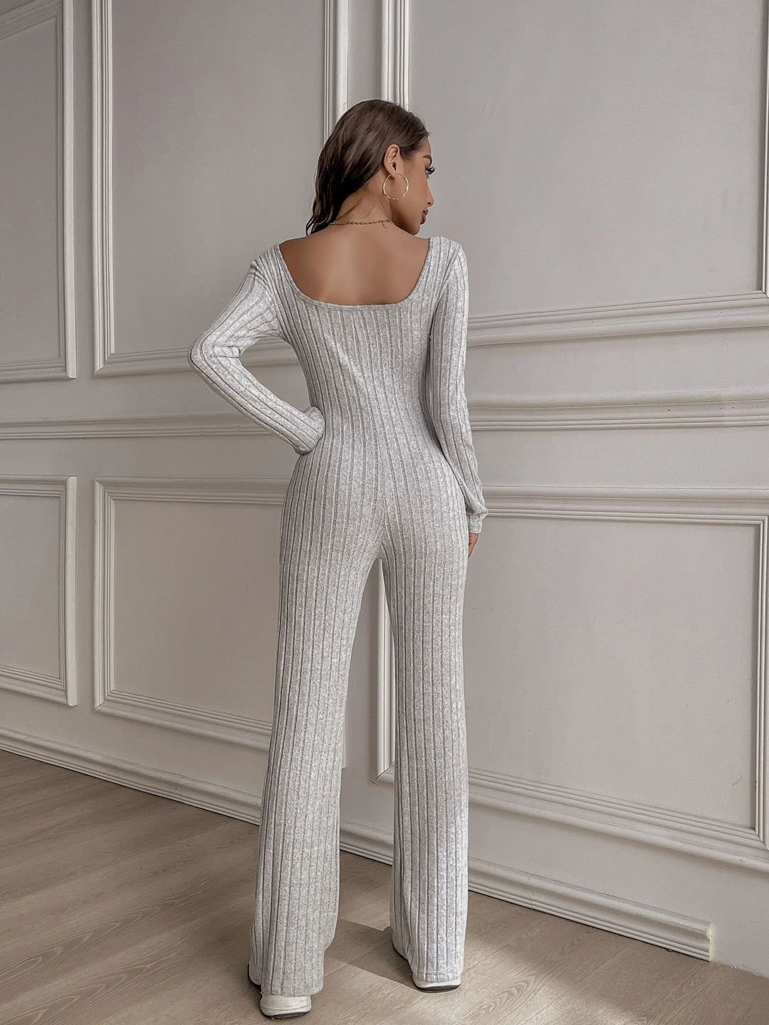 Dames jumpsuit | Ribstof broekpak met scoop neck en flare pijpen