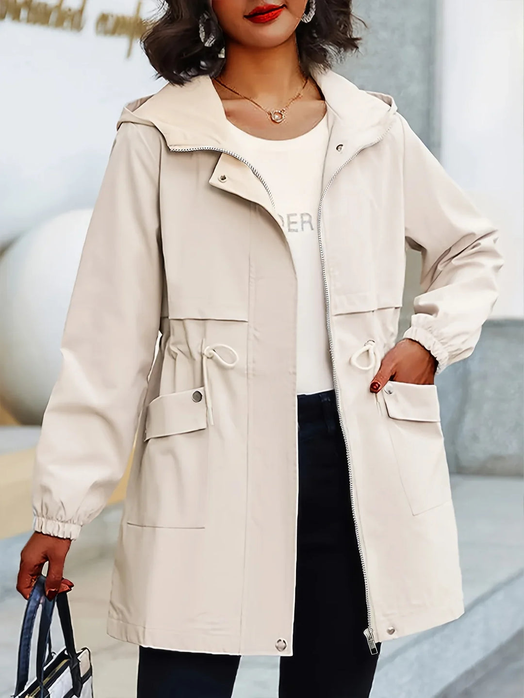 Dames trenchcoat | Beige windbreaker met capuchon en taillekoord