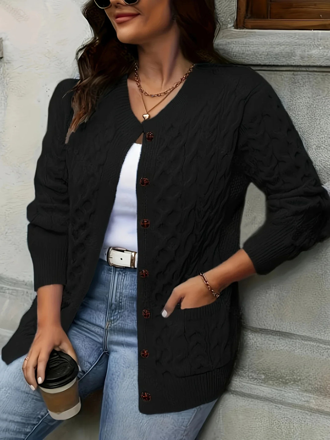 Dames vest | Kabelgebreide trui met knopen en zakken