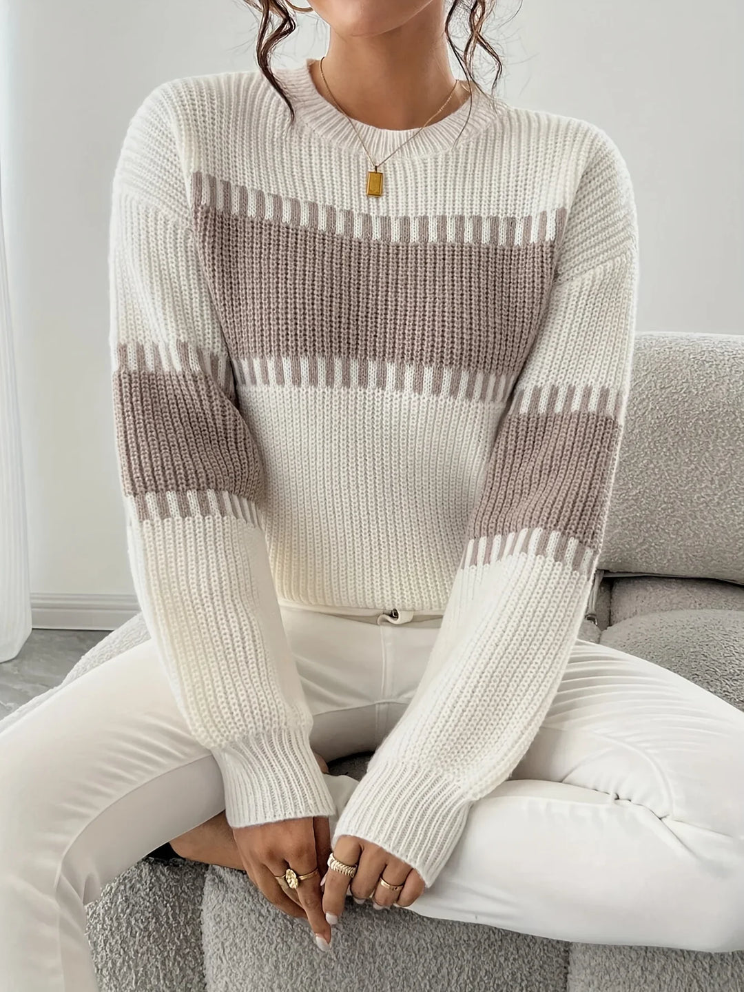 Dames trui | Gebreide sweater met strepen en ronde hals