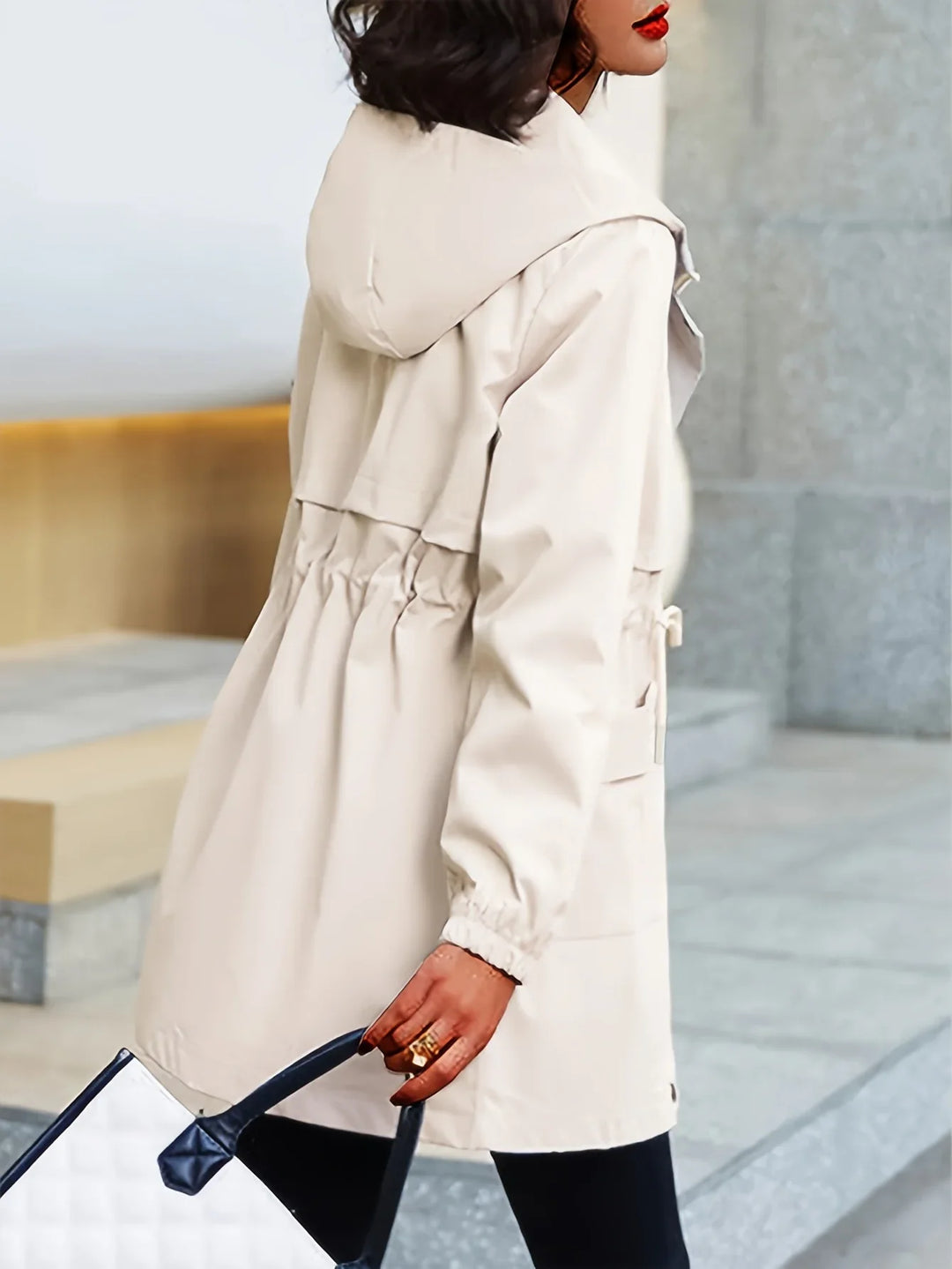 Dames trenchcoat | Beige windbreaker met capuchon en taillekoord
