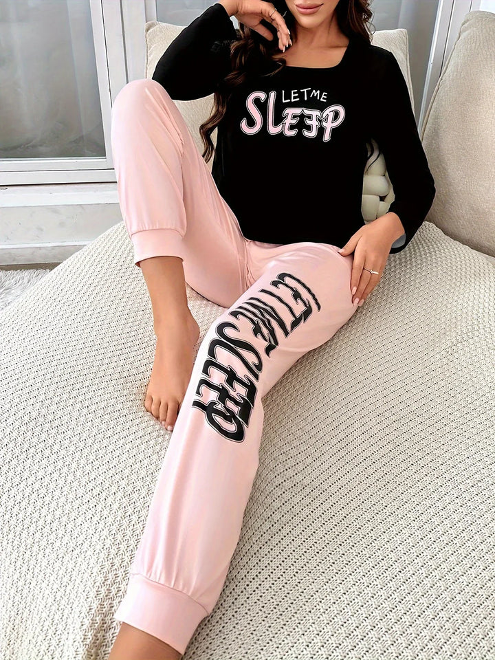 Dames pyjama set | Let Me Sleep slogan met roze joggerbroek