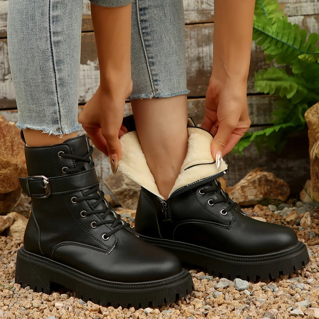 Dames enkellaarsjes | Witte veterboots met gesp en warme voering