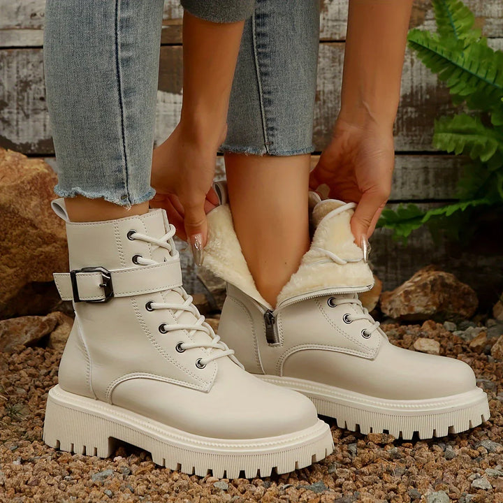 Dames enkellaarsjes | Witte veterboots met gesp en warme voering