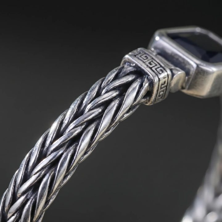 Armband heren | Stalen armband met zwarte steen en gevlochten design