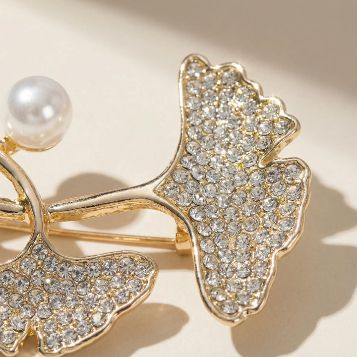Broche dames | Goudkleurige broche met kristallen blaadjes
