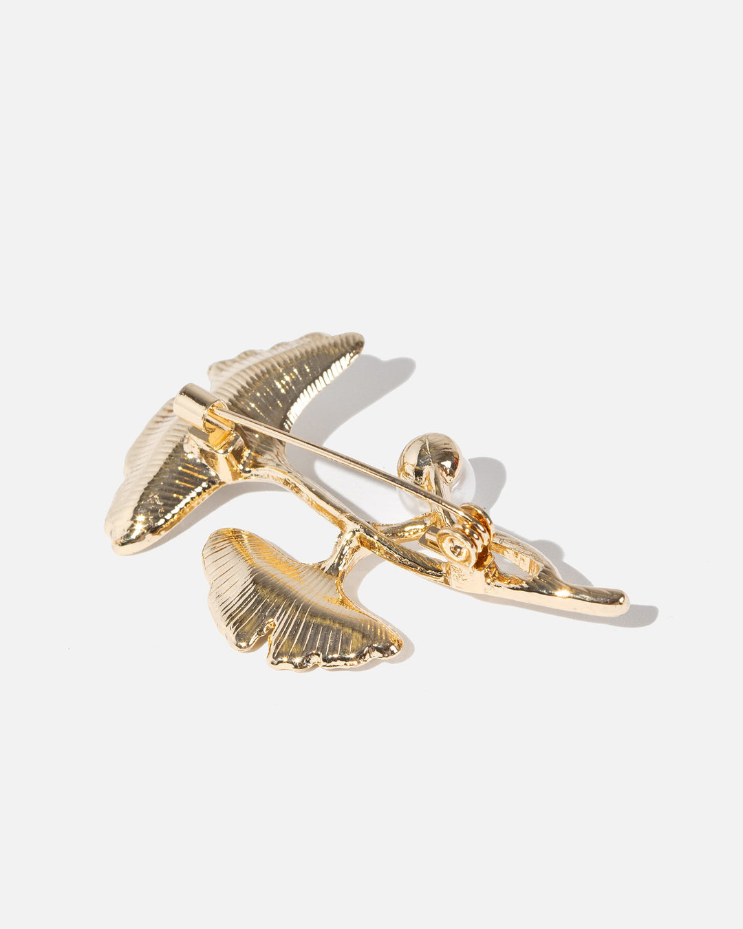 Broche dames | Goudkleurige broche met kristallen blaadjes