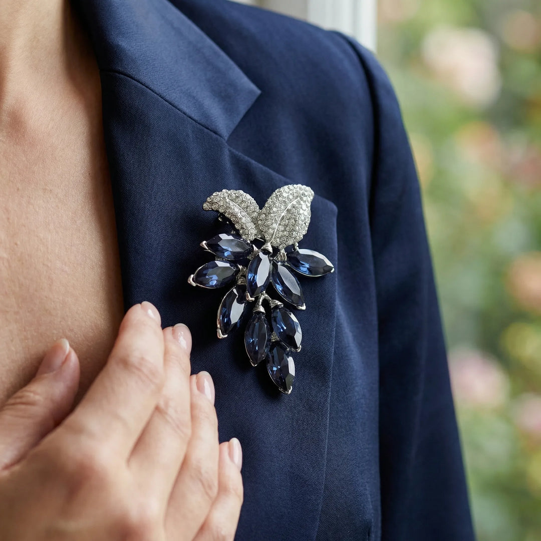 Broche dames | Sierlijke broche met bladmotief