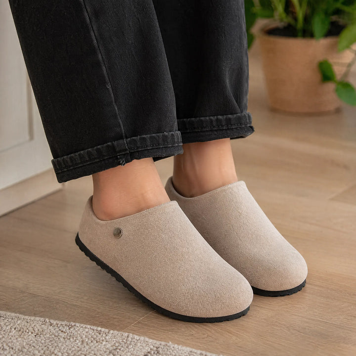 Clogs | Suède clogs met zachte binnenzool