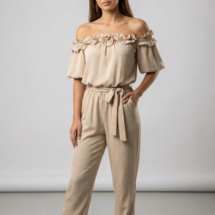 Dames jumpsuit met korte mouwen | off-shoulder hals en strikceintuur