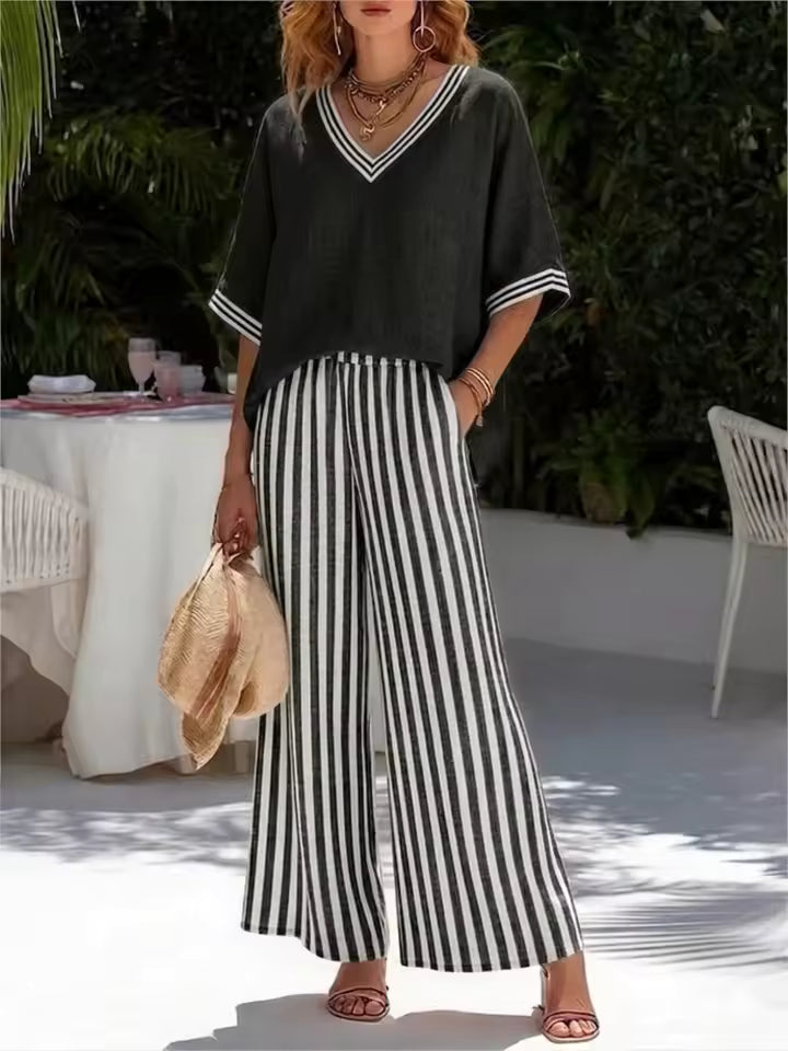 Dames set | Losvallende set met gestreepte broek en V-hals