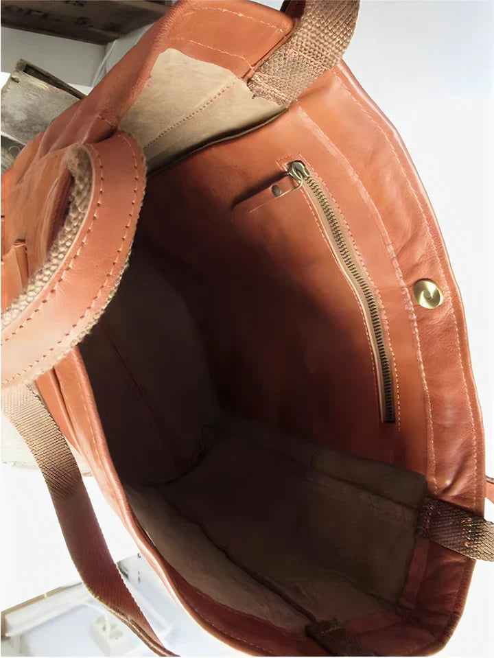 Damestas | Schoudertas van leerlook met ritsvakken