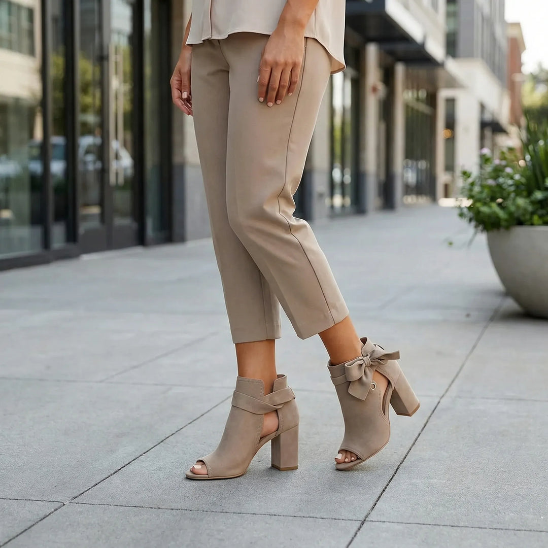 Hakken dames | Open teen blokhak met strikdetail