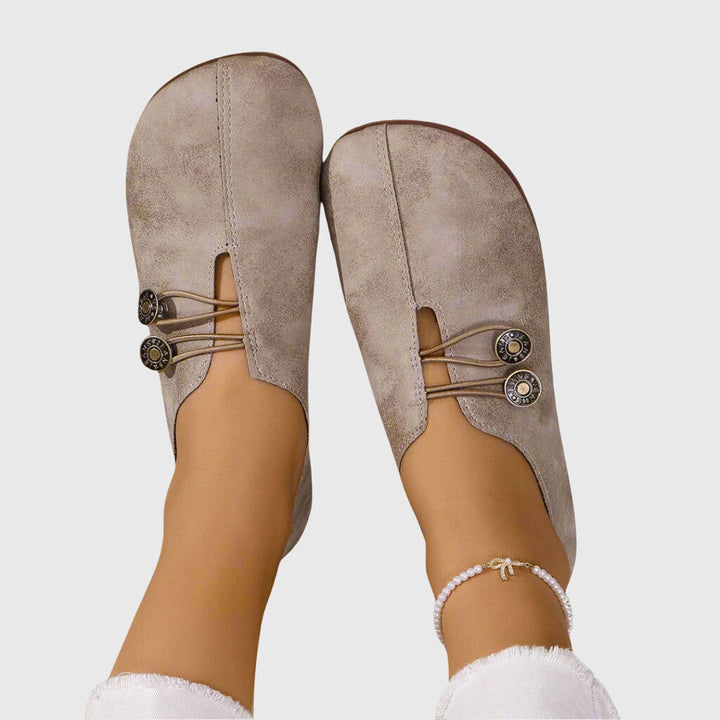 Instappers dames | Platte schoenen met knoopdetail
