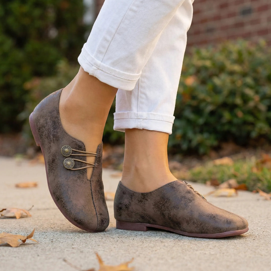 Instappers dames | Platte schoenen met knoopdetail