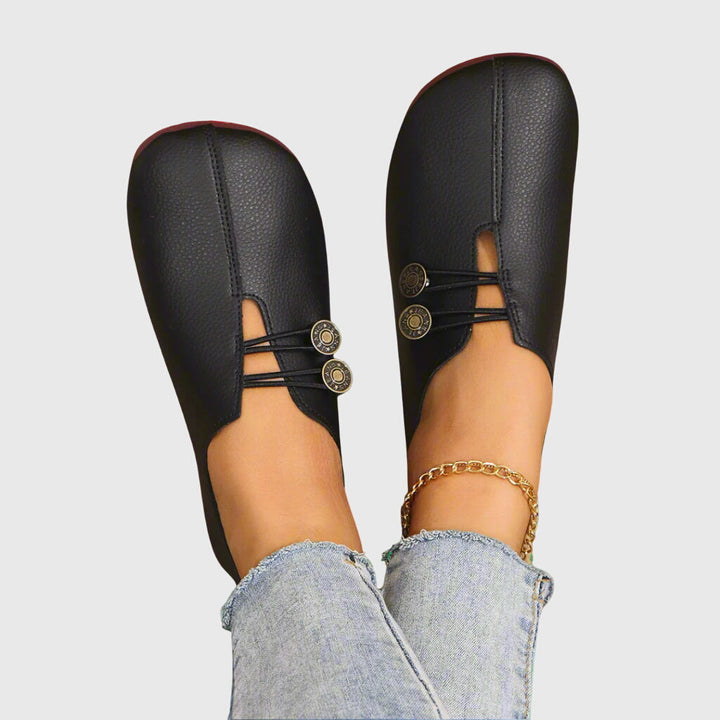 Instappers dames | Platte schoenen met knoopdetail