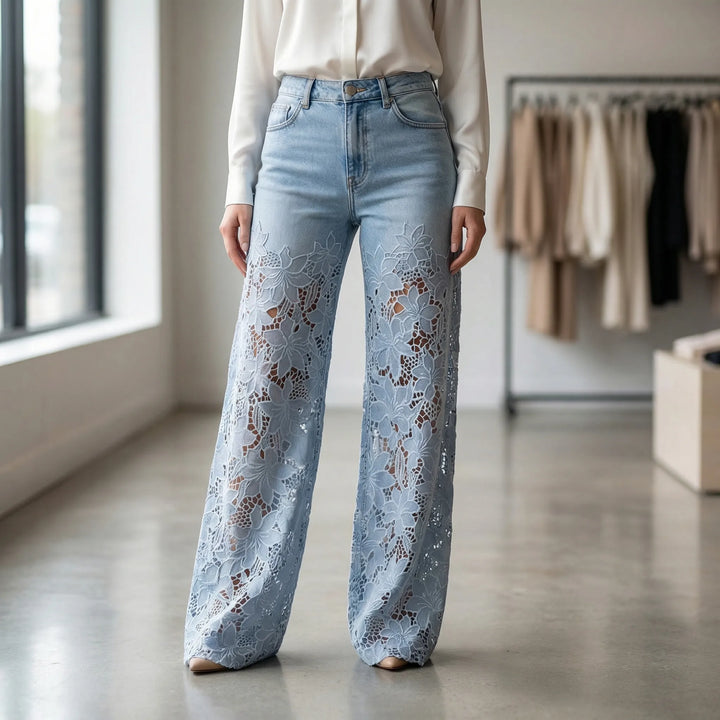 Jeans met wijde pijpen en verfijnd bloemenpatroon