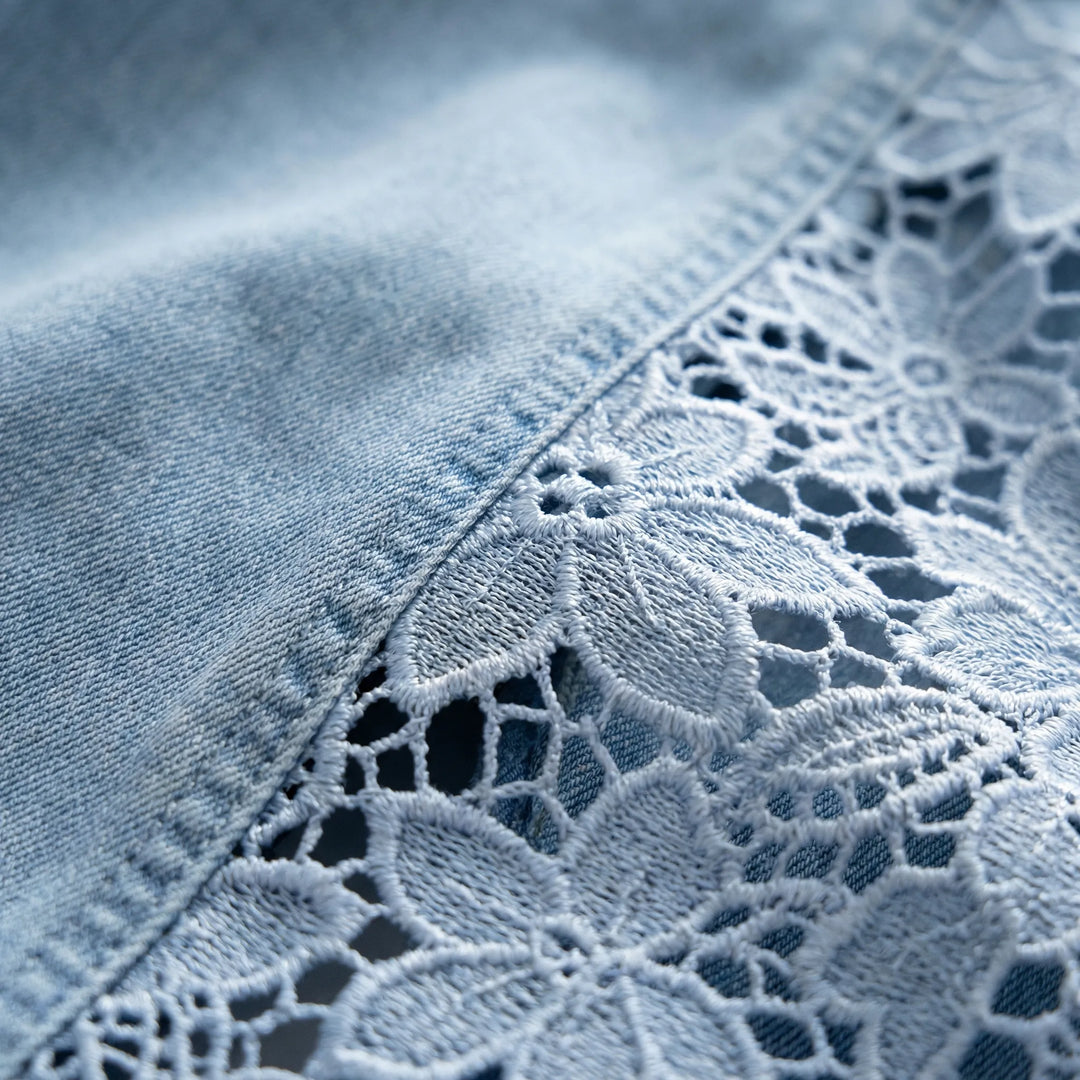 Jeans met wijde pijpen en verfijnd bloemenpatroon