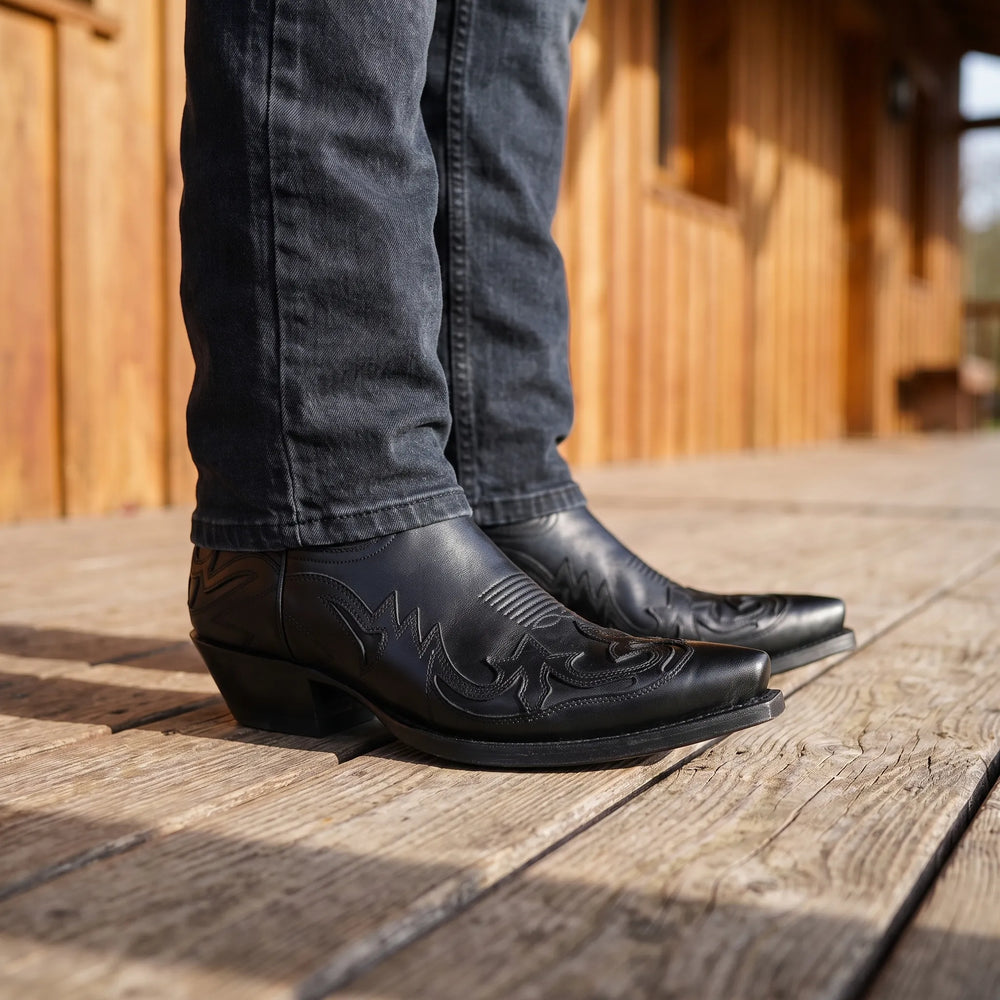 Laarzen dames | Cowboy laarzen met lage hak en sierstiksels