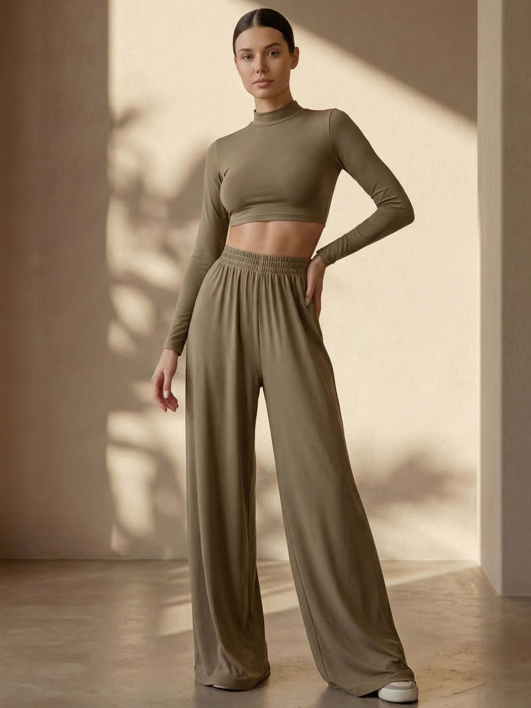 Lounge set dames | Crop top met lange mouw en wijde broek