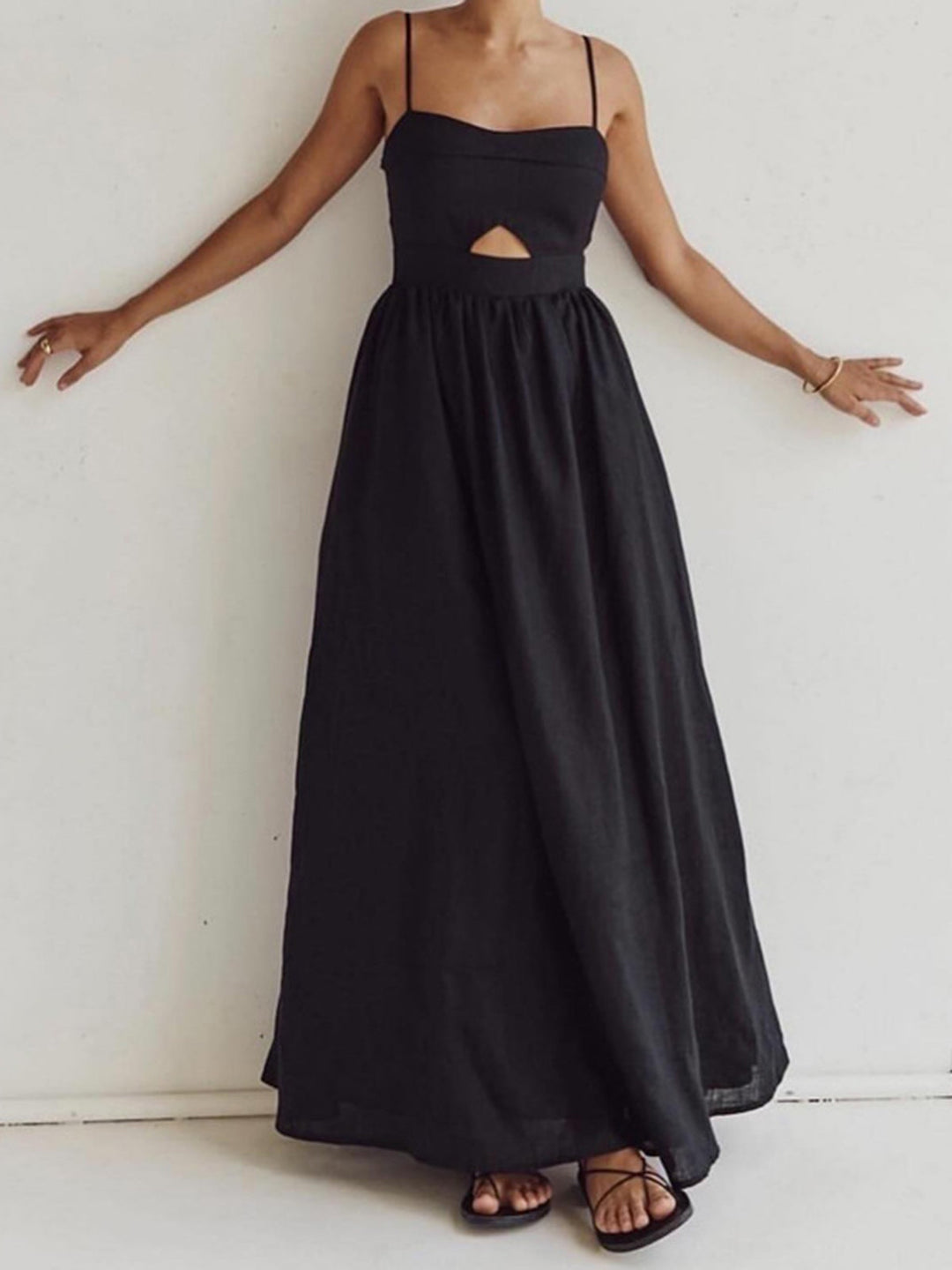 Maxi jurk dames | Zwarte zomerjurk met bandjes en cut-out