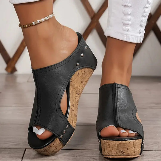 Sandalen dames | Plateau sandaal met open teen en studs