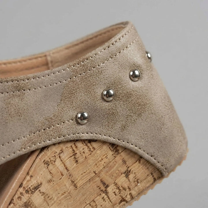 Sandalen dames | Plateau sandaal met open teen en studs
