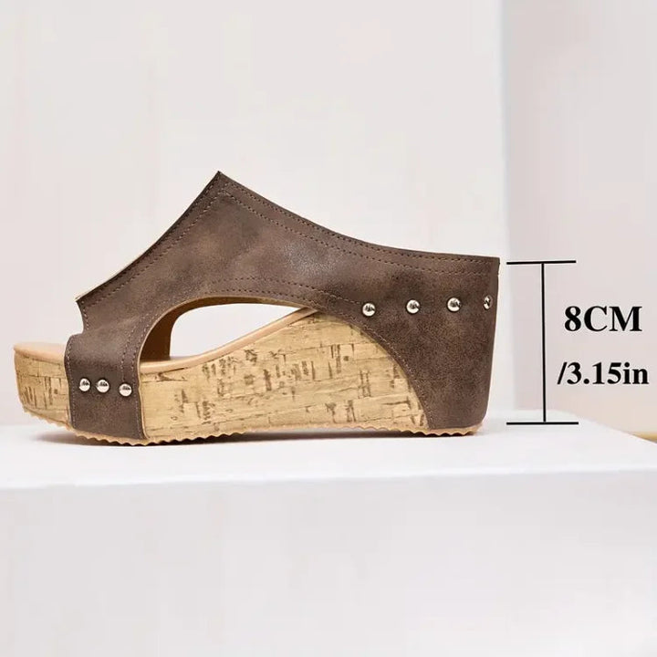 Sandalen dames | Plateau sandaal met open teen en studs