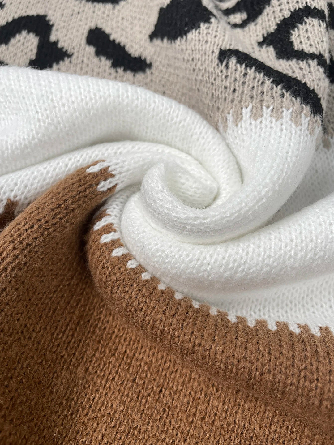 Laine | Dames gebreide trui met luipaardprint | Comfortabel & trendy