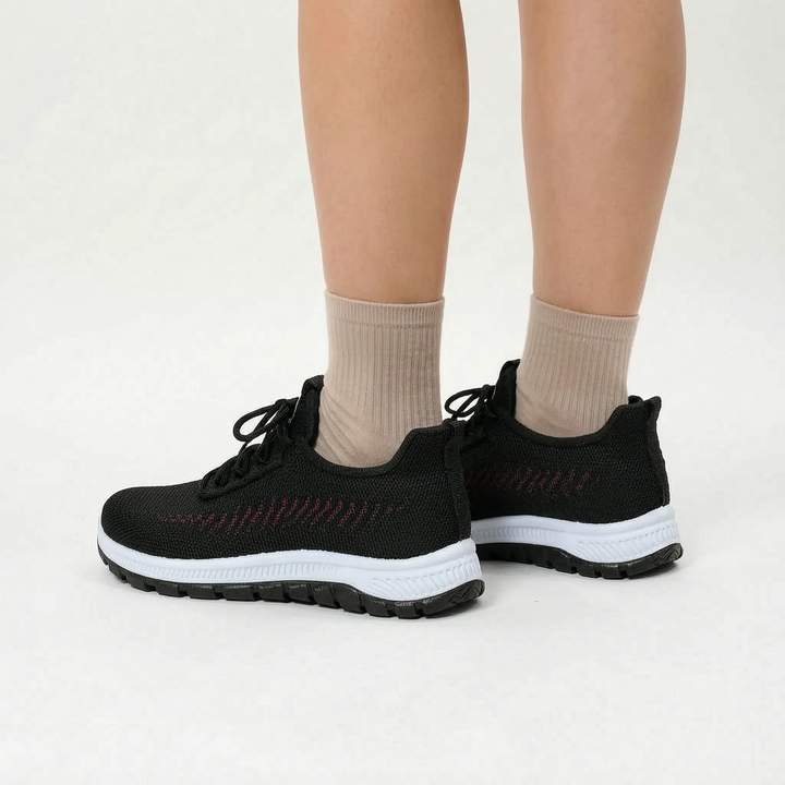 Sneakers dames | Zwart ademend model met veters en profielzool