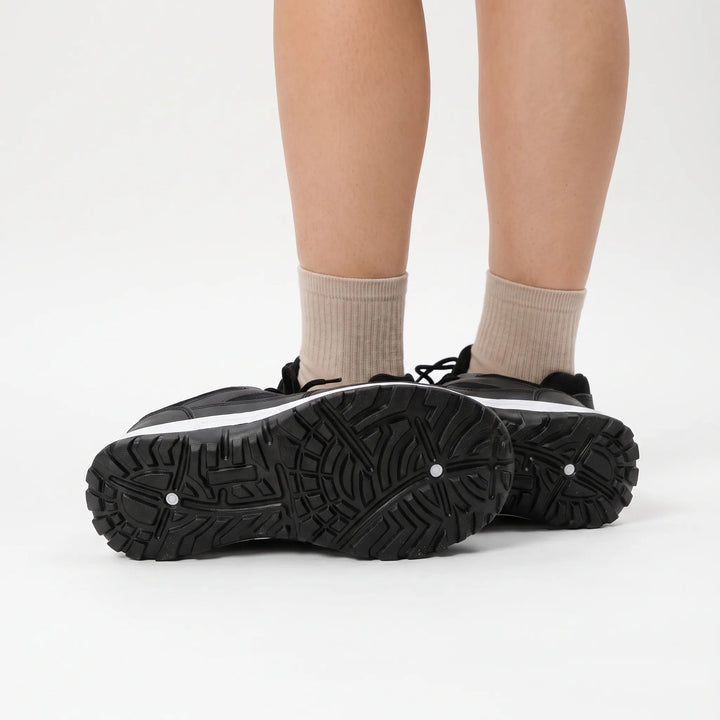 Sneakers dames | Zwart ademend model met veters en profielzool