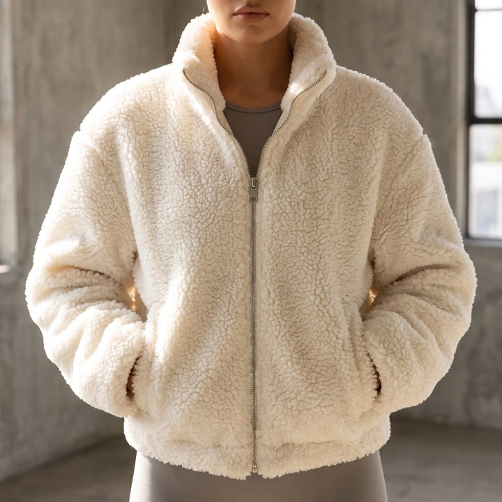 Teddy jas dames | Kort zacht model met rits en hoge kraag
