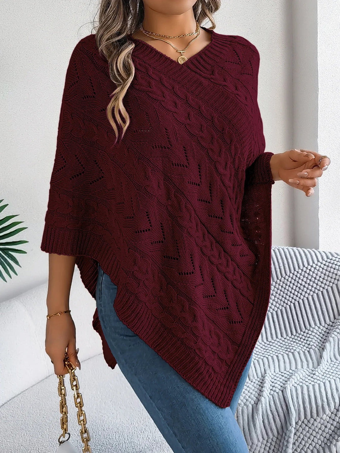 Trui dames | Oversized poncho met kabelpatroon en v-hals
