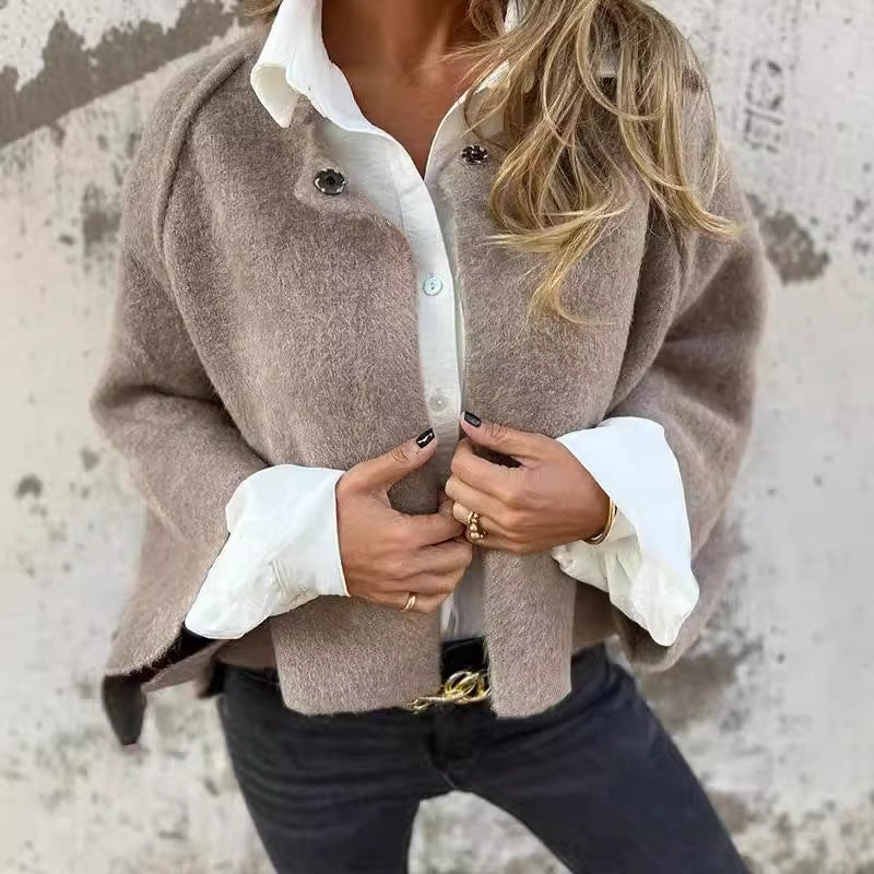 Tussenjas dames | Kort elegant model met knoopsluiting