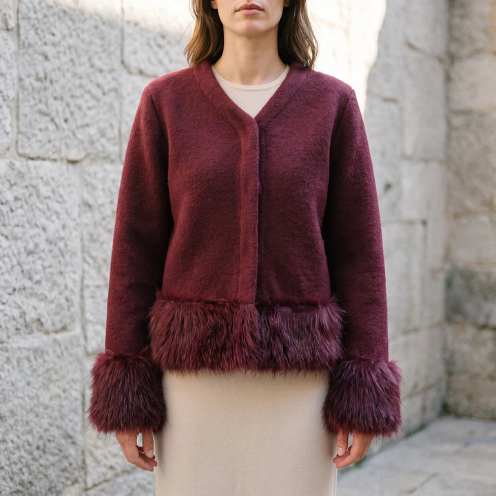 Vest dames | Kort model met v-hals en zachte details