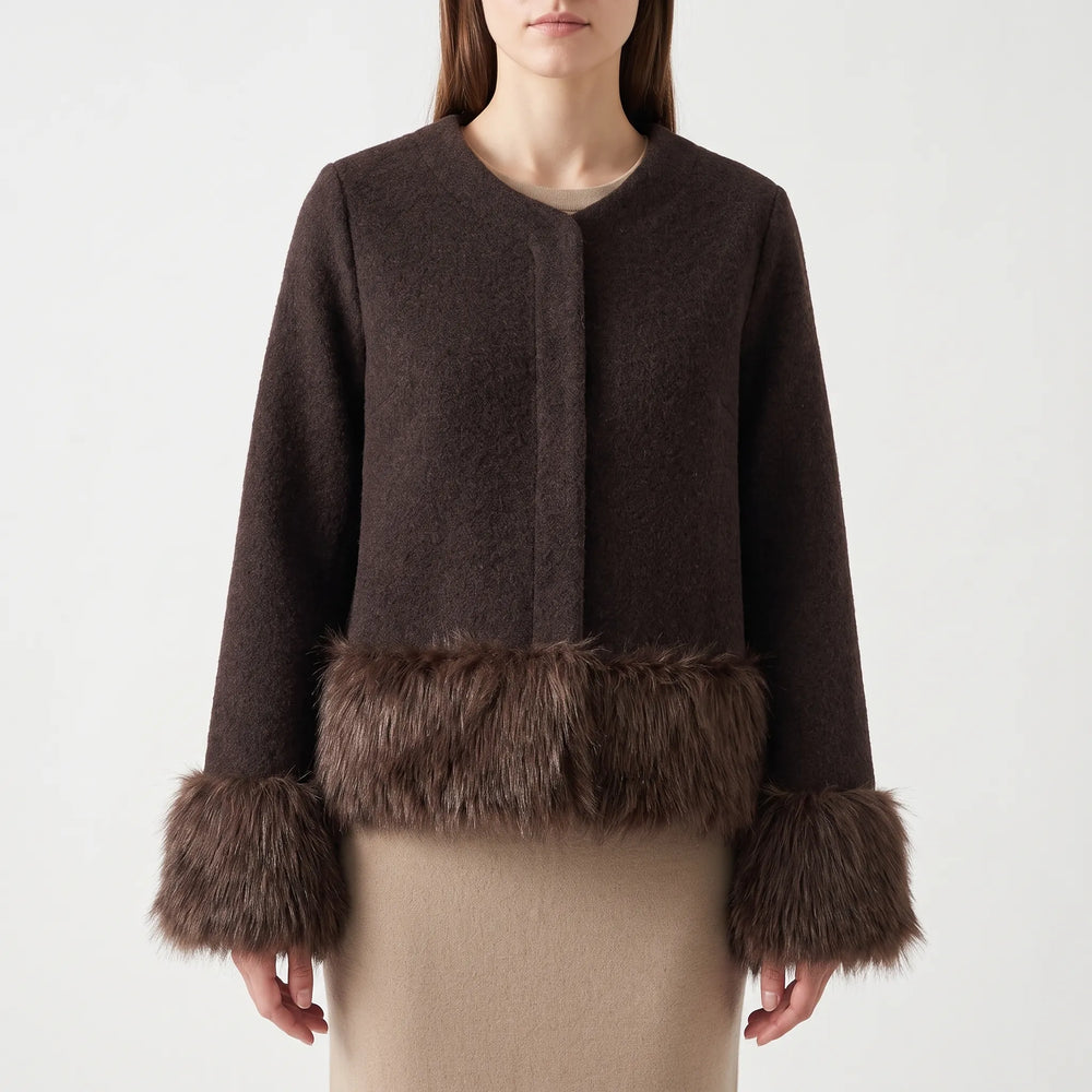 Vest dames | Kort model met v-hals en zachte details