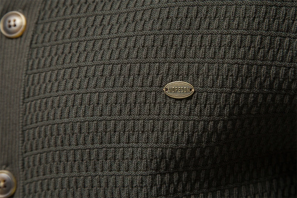 Vest heren | Gebreid model met knopen en opstaande kraag