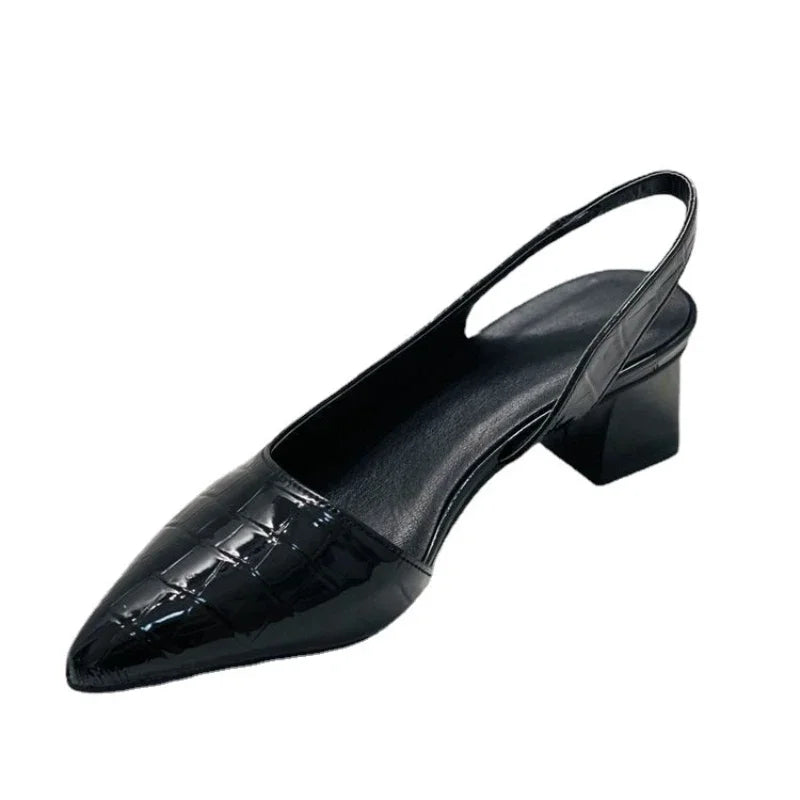 Elegante damespumps met comfortabele hak en tijdloze uitstraling