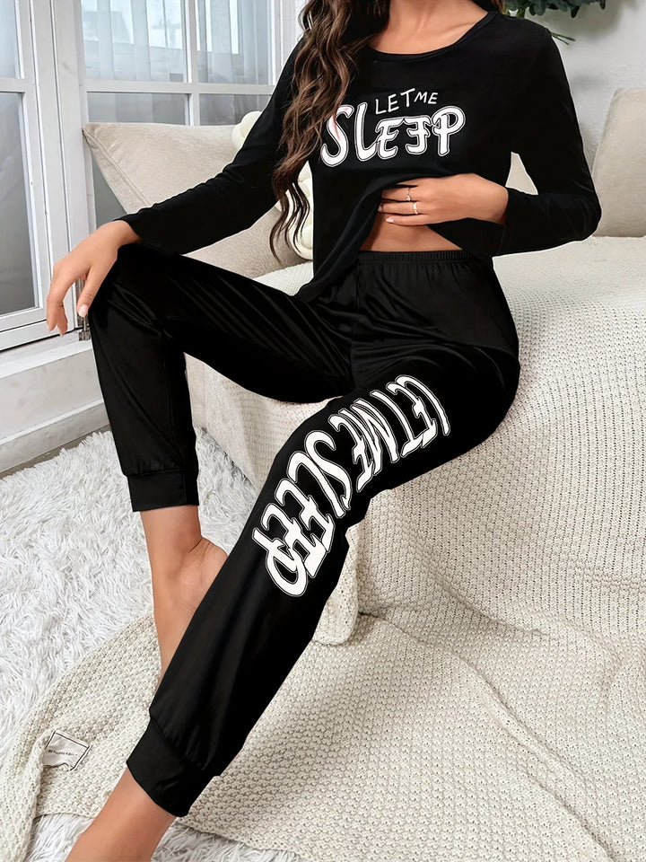 Dames pyjama set | Let Me Sleep slogan met roze joggerbroek