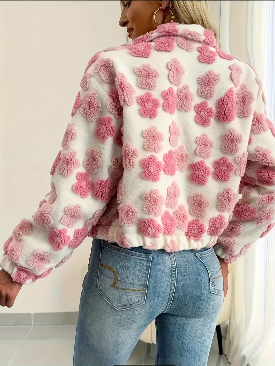 Dames teddy bomberjack | Wit roze jas met bloemenstructuur en rits