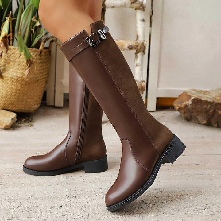 Dames laarzen | Kniehoge boots met rits, strap en lage hak